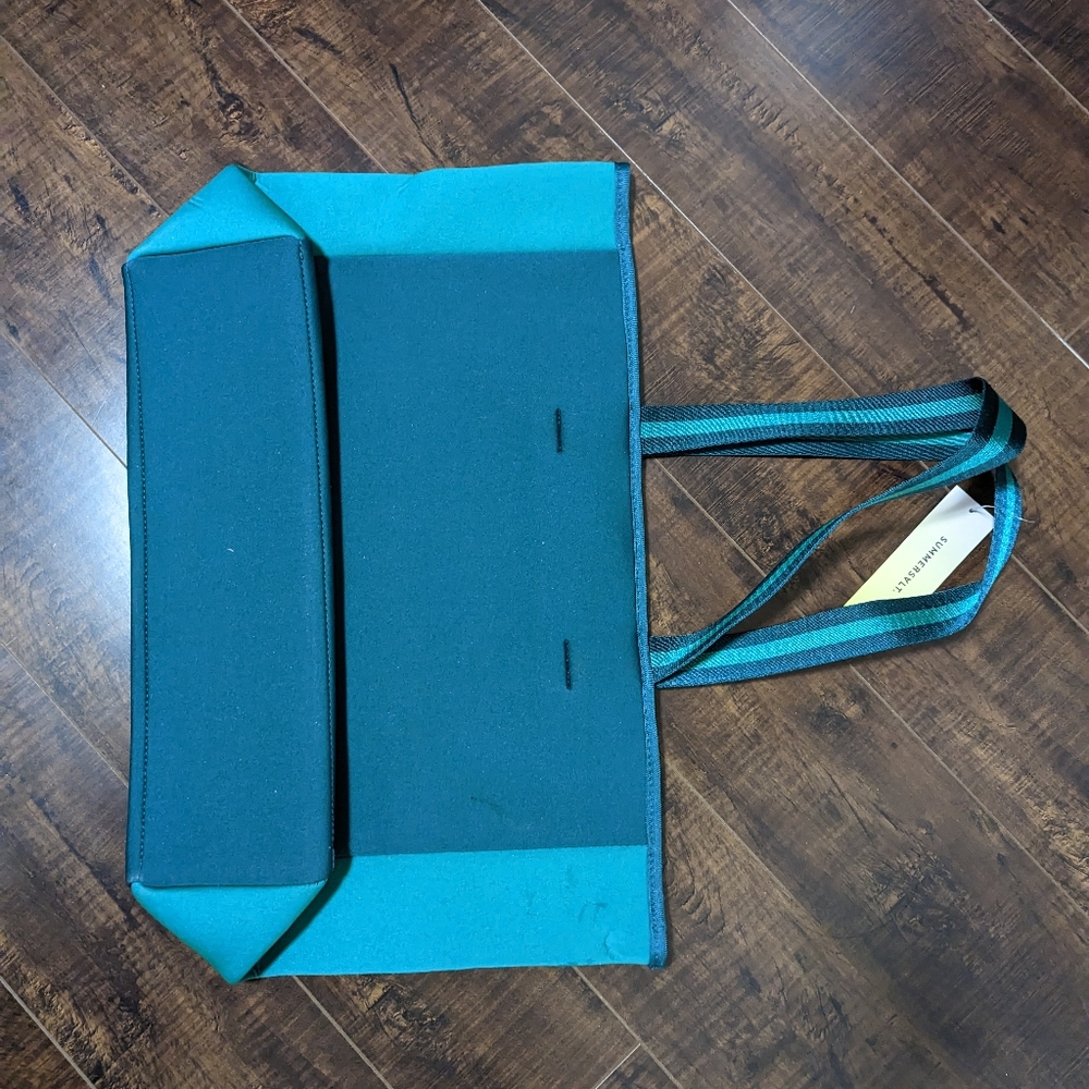 The Perfect Beach Tote - Picture 4 of 5